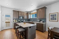 Come enjoy a centrally located escape at Bear Lake. Hot Tub and Game Room!