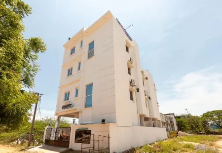 Haleemas Residency Отели в г. Карайкал