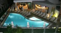 Agrelli Hotel & Suites - สระว่ายน้ำแบบอินฟินิตี้