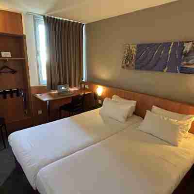 Kyriad Martigues Sud Rooms