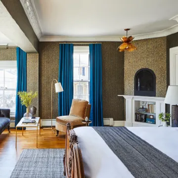 The Cliffside Inn Hotels near Easton's Beach