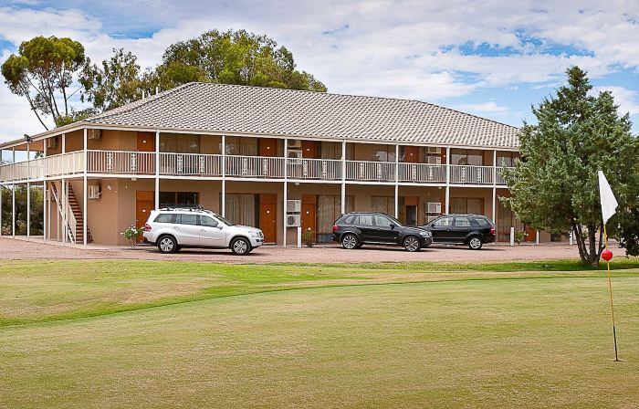 Standpipe Golf Motor Inn