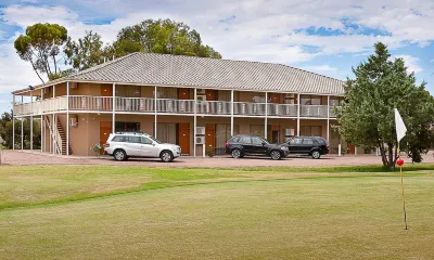 Standpipe Golf Motor Inn
