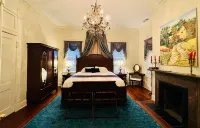 Amethyst Garden Hotels in Savannah