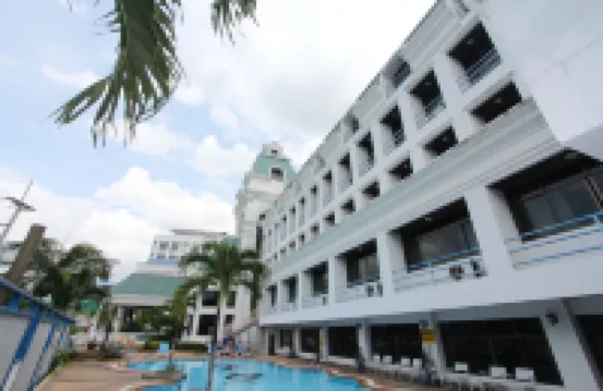 โรงแรมคาเมลอท พัทยา