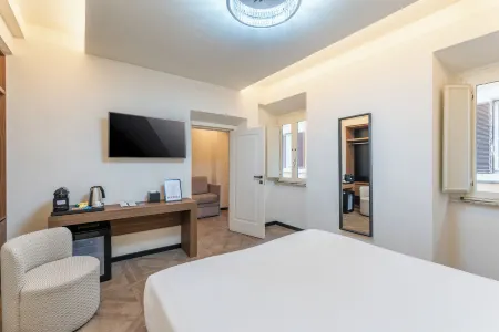 59 Steps Trevi Отели рядом с достопримечательностью «Санта-Мария-ин-Виа»