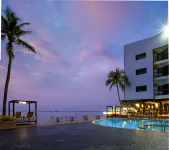 The Loft Seaside Sriracha Hotel - Beach