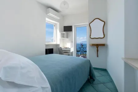 Albergo la Prora Отели рядом с достопримечательностью «Via Camerelle»