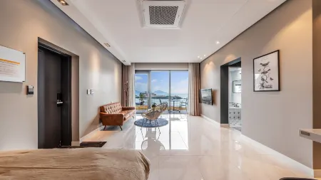 Namhae Lounge 32 Resort A Отели в г. Намхэ