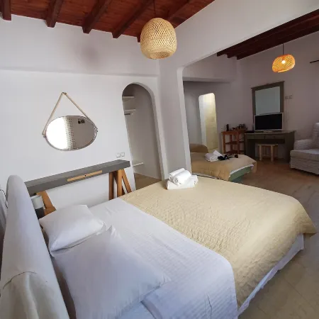 Manos Rooms