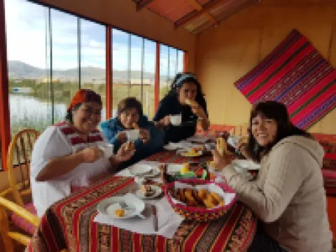 Uros Qhota Uta Lodge