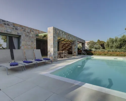 Ouzo Stone House 2 with Private Pool Ξενοδοχεία στην πόλη Πλωμάρι