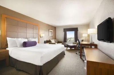 Days Inn by Wyndham Calgary Airport Отели в г. Калгари