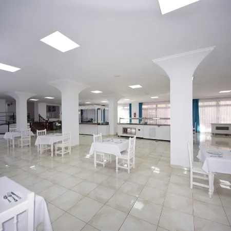 Skyview Hotel by Livvo