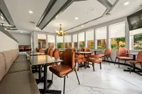 Chicago Club Inn & Suite Hotels in Westmont