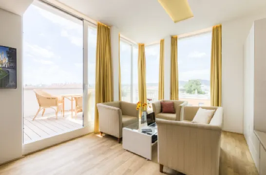 維也納多瑙河公寓大酒店