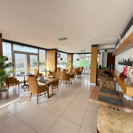 Lounge Hotel Отели рядом с достопримечательностью «Пристань для яхт Виапорт»