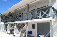 Coral Reef Beach Hotels near Pos Chiquito Beach Park