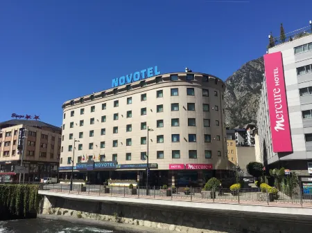 Novotel Andorra Отели рядом с достопримечательностью «Plaça de la Rotonda»