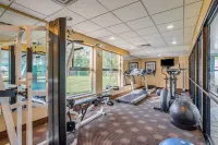 Holiday Inn Express & Suites Canton Hotels in Canton