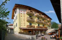 Albergo Maggiorina فنادق في Ledro