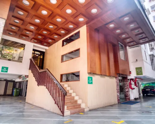 Roland Hotel โรงแรมใกล้เควสต์มอลล์