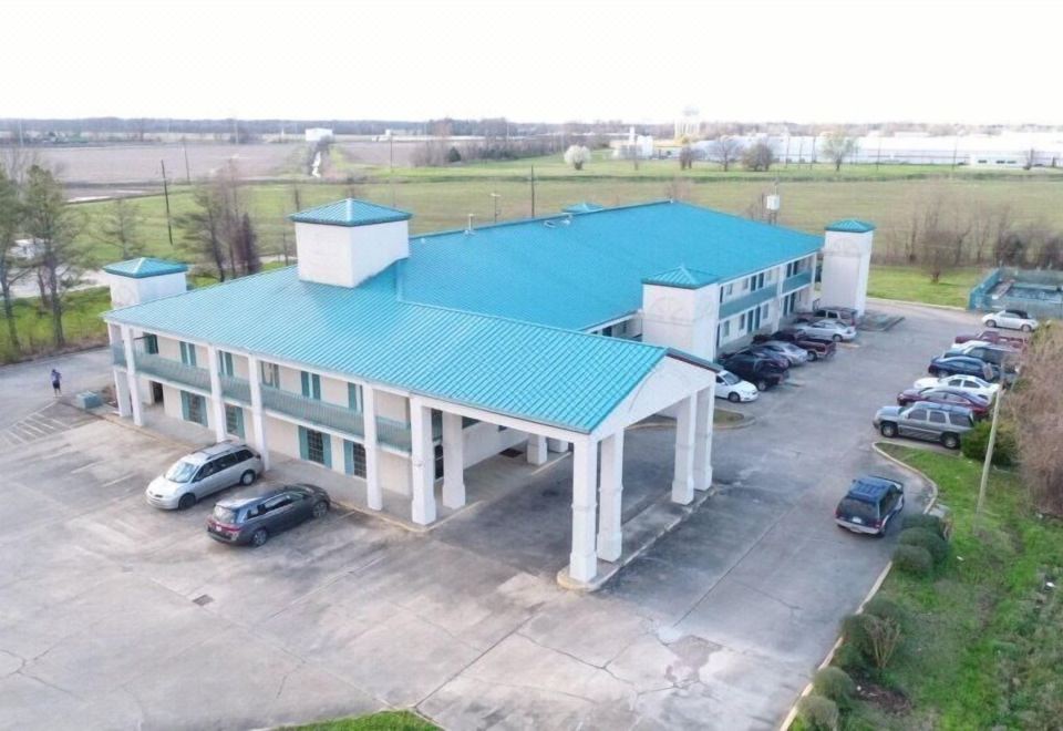 Deluxe Inn & Suites - Hizvo
