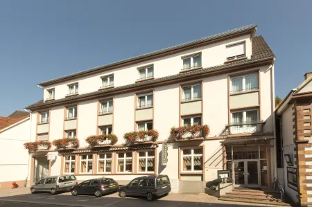 Hotel Majestic Alsace - Strasbourg Nord Отели в г. Виндштейн