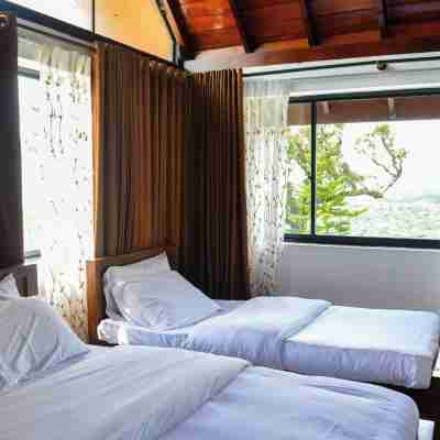 Mount Lake Inn Rooms
