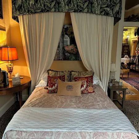 Stay Fairfield - Fairfield Place and Fairfield Manor Bed & Breakfast