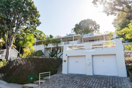 South Villa Guesthouse&Garden Отели в г. Книсна