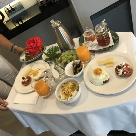 Lavris City Suites
