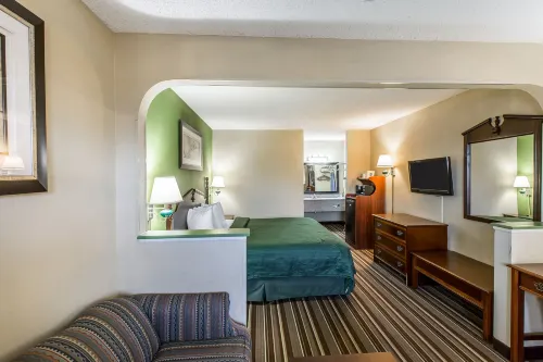 Quality Inn & Suites Macon North