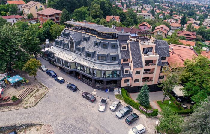 All Seasons Residence Hotel - Free Parking