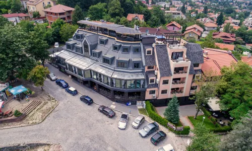 All Seasons Residence Hotel - Free Parking