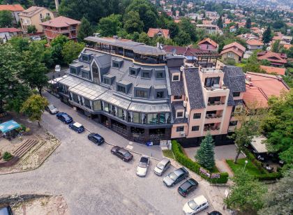 All Seasons Residence Hotel - Free Parking