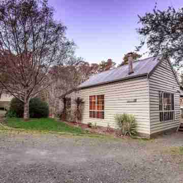 The Cottages at Hepburn Springs Hotel Exterior
