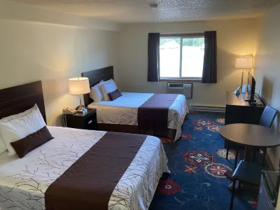 White Pine Lodge Hotels in Grand Island Township