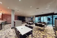 Village Hotel Birmingham Walsall - Business