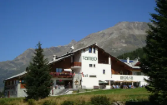 坦博飯店 Maneggio附近的飯店