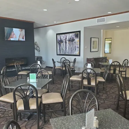 Expressway Suites Fargo
