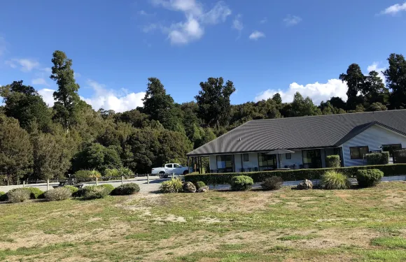 布魯尼爾湖長屋酒店