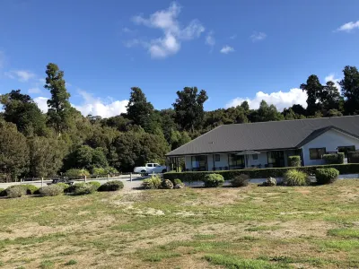 Lake Brunner Longhouse فنادق في 