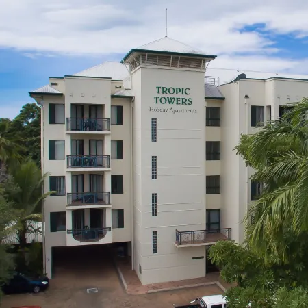 Tropic Towers Apartments Отели рядом с достопримечательностью «Кладбище Мак-Леод стрит Пайонир»