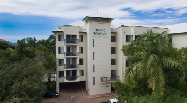 Tropic Towers Apartments Отели рядом с достопримечательностью «Cairns Esplanade Beach Volleyball Court»