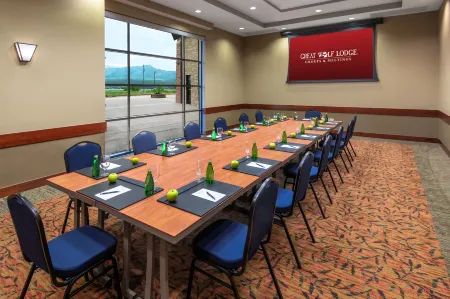 Great Wolf Lodge Colorado Springs Отели рядом с достопримечательностью «Парк Уотерфронт»