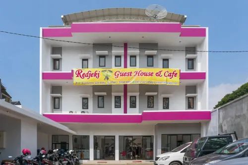 RedDoorz Near Jawa Timur Park 3 Hotels in Junrejo