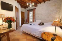 Les Dépendances du Château Chapeau Cornu