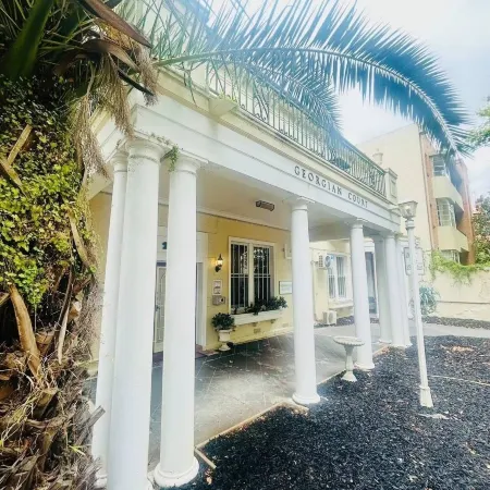 Georgian Court Inn Отели рядом с достопримечательностью «Прямоугольный стадион»