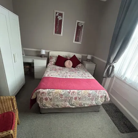 Spring Garden Guest House Отели рядом с достопримечательностью «Пристань для яхт Хаслар»